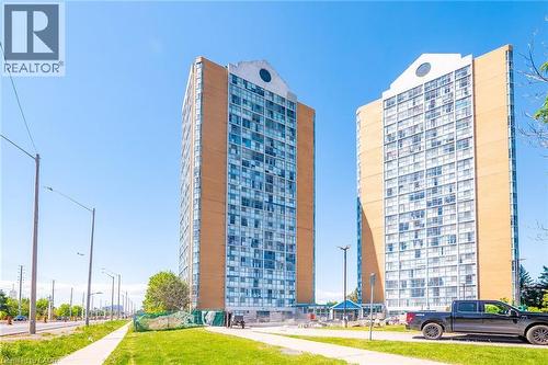 25 TRAILWOOD Drive Unit# 1004  Mississauga, ON L4Z 3K9