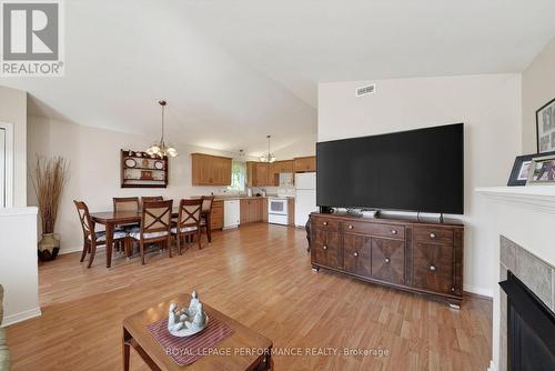1506 Frank Court, Cornwall, ON - Indoor Photo Showing Living Room