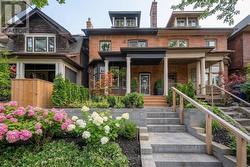 29 PARKSIDE DRIVE  Toronto, ON M6R 2Y7