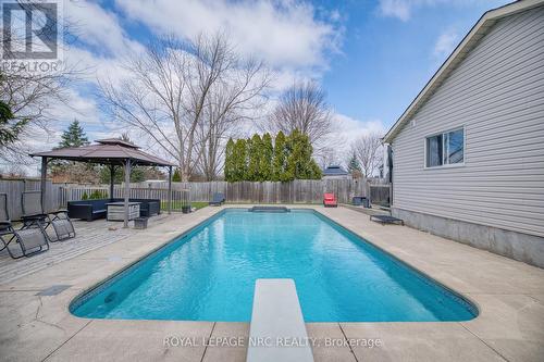 16 Leonard Drive, St. Catharines (Rykert/Vansickle), ON 