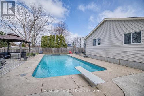 16 Leonard Drive, St. Catharines (Rykert/Vansickle), ON 
