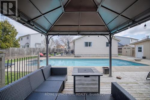 Gazebo and deck - 16 Leonard Drive, St. Catharines (Rykert/Vansickle), ON 