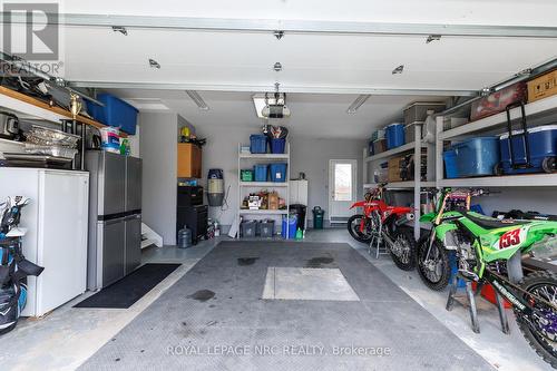 garage with walk out - 16 Leonard Drive, St. Catharines (Rykert/Vansickle), ON 
