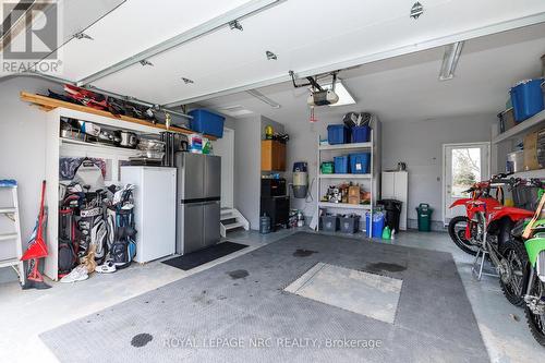 garage with walk out - 16 Leonard Drive, St. Catharines (Rykert/Vansickle), ON 