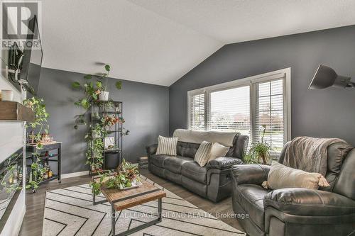 9 Brookside Drive, St. Thomas, ON - Indoor Photo Showing Living Room