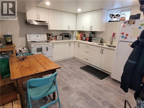 239 West 18Th Street, Hamilton, ON - Indoor Photo Showing Kitchen