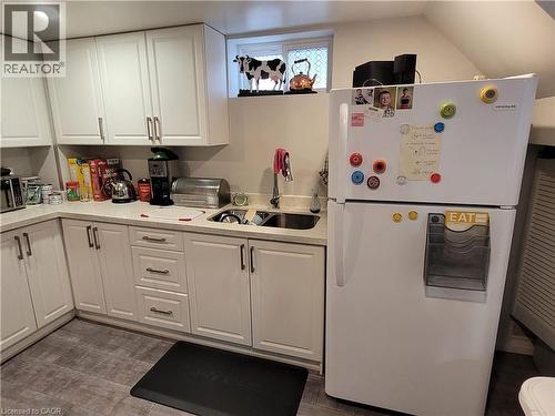 239 West 18Th Street, Hamilton, ON - Indoor Photo Showing Kitchen
