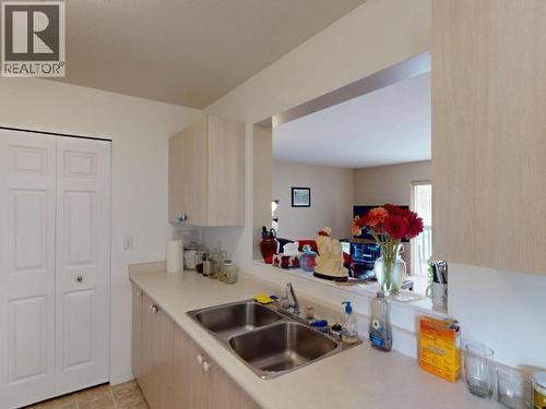 301-5701 Willow Ave, Powell River, BC - Indoor Photo Showing Kitchen With Double Sink