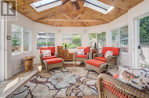 135 Royal Orchard Drive, Waterloo, ON - Indoor Photo Showing Living Room