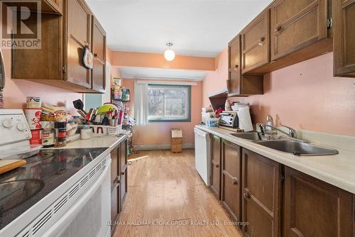 47 Holland River Boulevard, East Gwillimbury, ON - Indoor Photo Showing Kitchen With Double Sink