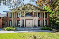 7 SHADY OAKS CRESCENT Toronto, ON M3C 2L4