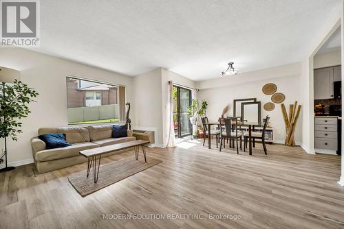 201 - 1000 Cedarglen Gate N, Mississauga, ON - Indoor Photo Showing Living Room