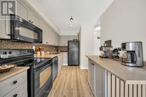 201 - 1000 Cedarglen Gate N, Mississauga, ON - Indoor Photo Showing Kitchen