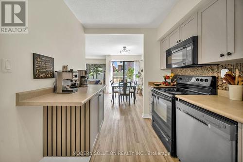 201 - 1000 Cedarglen Gate N, Mississauga, ON - Indoor Photo Showing Kitchen