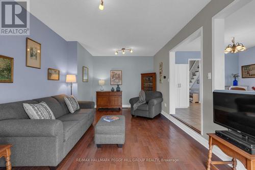 101 Downing Crescent, Barrie, ON - Indoor Photo Showing Living Room