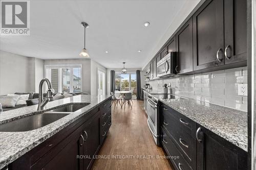 154 Woodhurst Crescent, Ottawa, ON - Indoor Photo Showing Kitchen With Double Sink With Upgraded Kitchen