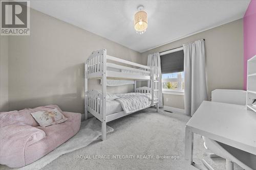 154 Woodhurst Crescent, Ottawa, ON - Indoor Photo Showing Bedroom