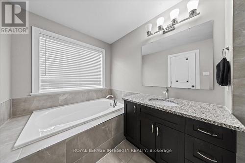 154 Woodhurst Crescent, Ottawa, ON - Indoor Photo Showing Bathroom