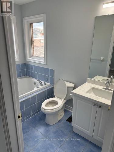 5440 Tenth Line W, Mississauga, ON - Indoor Photo Showing Bathroom