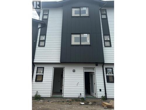 Left is Main entrance left side is LOCK OFF SUITE - 980 Franklyn Road Unit# 5 Lot# 5, Kelowna, BC - Outdoor With Exterior