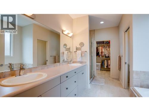 #8 Bayview Heights Lot# 8, Coldstream, BC - Indoor Photo Showing Bathroom