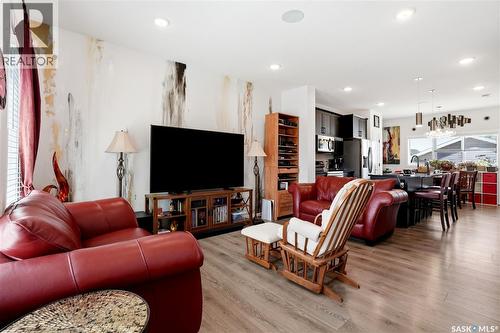 5000 Primrose Green Drive E, Regina, SK - Indoor Photo Showing Living Room