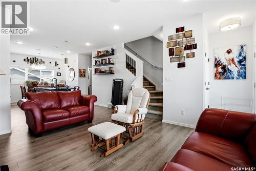 5000 Primrose Green Drive E, Regina, SK - Indoor Photo Showing Living Room