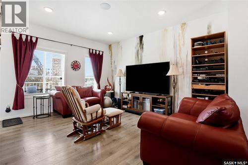 5000 Primrose Green Drive E, Regina, SK - Indoor Photo Showing Living Room