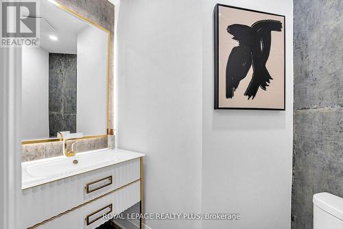 4344 Dallas Court, Mississauga, ON - Indoor Photo Showing Bathroom