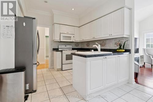 Kitchen - 7 Powder Mill Court, Brampton, ON - Indoor Photo Showing Kitchen