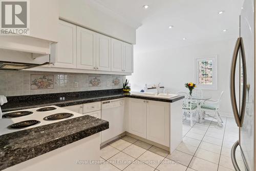 Kitchen - 7 Powder Mill Court, Brampton, ON - Indoor Photo Showing Kitchen