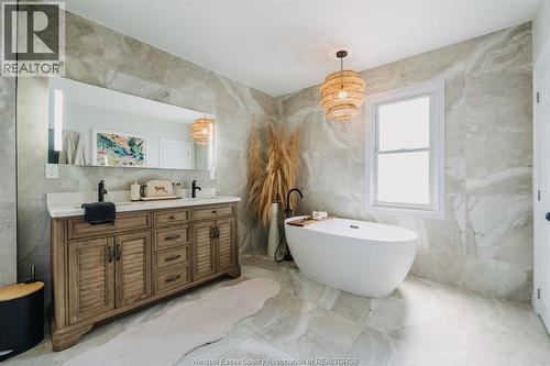 2263 Fraser Avenue, Windsor, ON - Indoor Photo Showing Bathroom