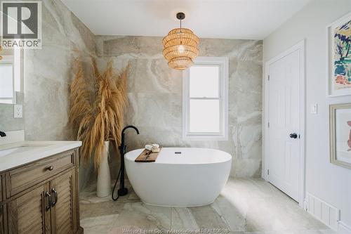 2263 Fraser Avenue, Windsor, ON - Indoor Photo Showing Bathroom