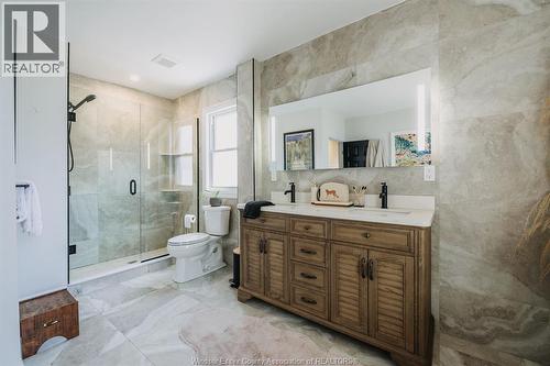 2263 Fraser Avenue, Windsor, ON - Indoor Photo Showing Bathroom