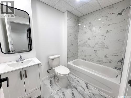 7937 Flax Avenue, Regina, SK - Indoor Photo Showing Bathroom