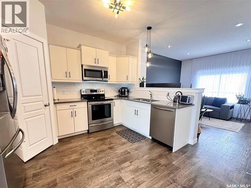7937 Flax Avenue, Regina, SK - Indoor Photo Showing Kitchen With Double Sink With Upgraded Kitchen