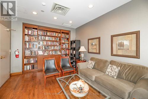 212 - 195 Merton Street, Toronto, ON - Indoor Photo Showing Living Room