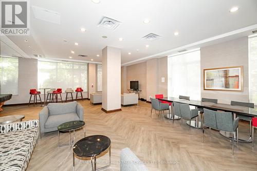 212 - 195 Merton Street, Toronto, ON - Indoor Photo Showing Living Room