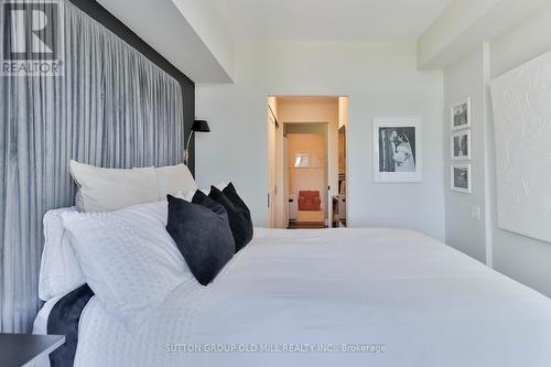 602 - 103 The Queensway, Toronto, ON - Indoor Photo Showing Bedroom