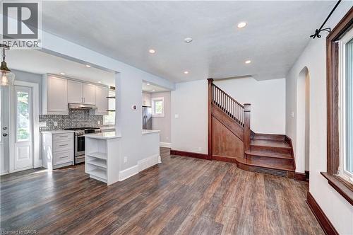 125 Roger Street, Waterloo, ON - Indoor Photo Showing Kitchen With Upgraded Kitchen