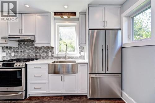 125 Roger Street, Waterloo, ON - Indoor Photo Showing Kitchen With Upgraded Kitchen