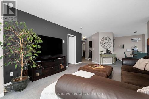 807 - 150 Dunlop Street E, Barrie, ON - Indoor Photo Showing Living Room