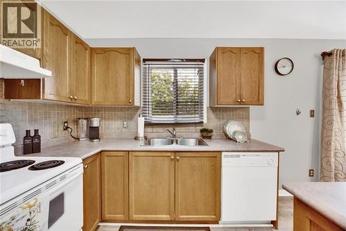 34 Phair Crescent, London, ON - Indoor Photo Showing Kitchen With Double Sink
