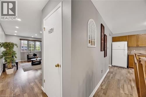 34 Phair Crescent, London, ON - Indoor Photo Showing Kitchen