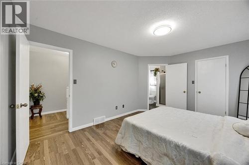 34 Phair Crescent, London, ON - Indoor Photo Showing Bedroom
