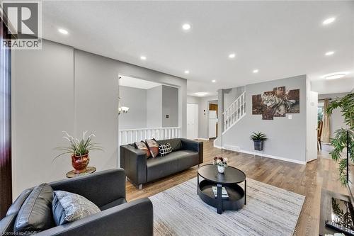 34 Phair Crescent, London, ON - Indoor Photo Showing Living Room