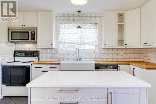 1213 Emperor Avenue, Ottawa, ON - Indoor Photo Showing Kitchen