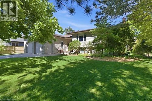 Expansive front lawn with mature trees and stone landscaping - 26 Sideroad 18, Fergus, ON - Outdoor