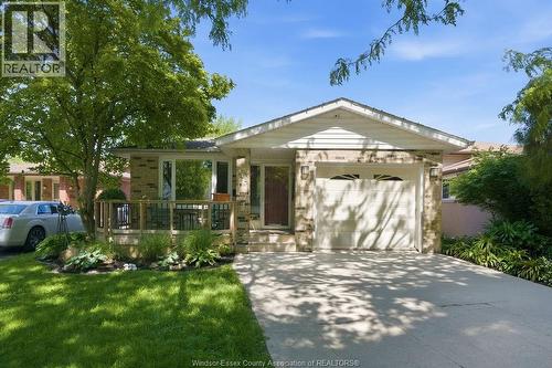 512 ELINOR  Windsor, ON N8P 1E4
