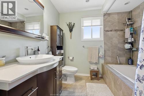 512 Elinor, Windsor, ON - Indoor Photo Showing Bathroom